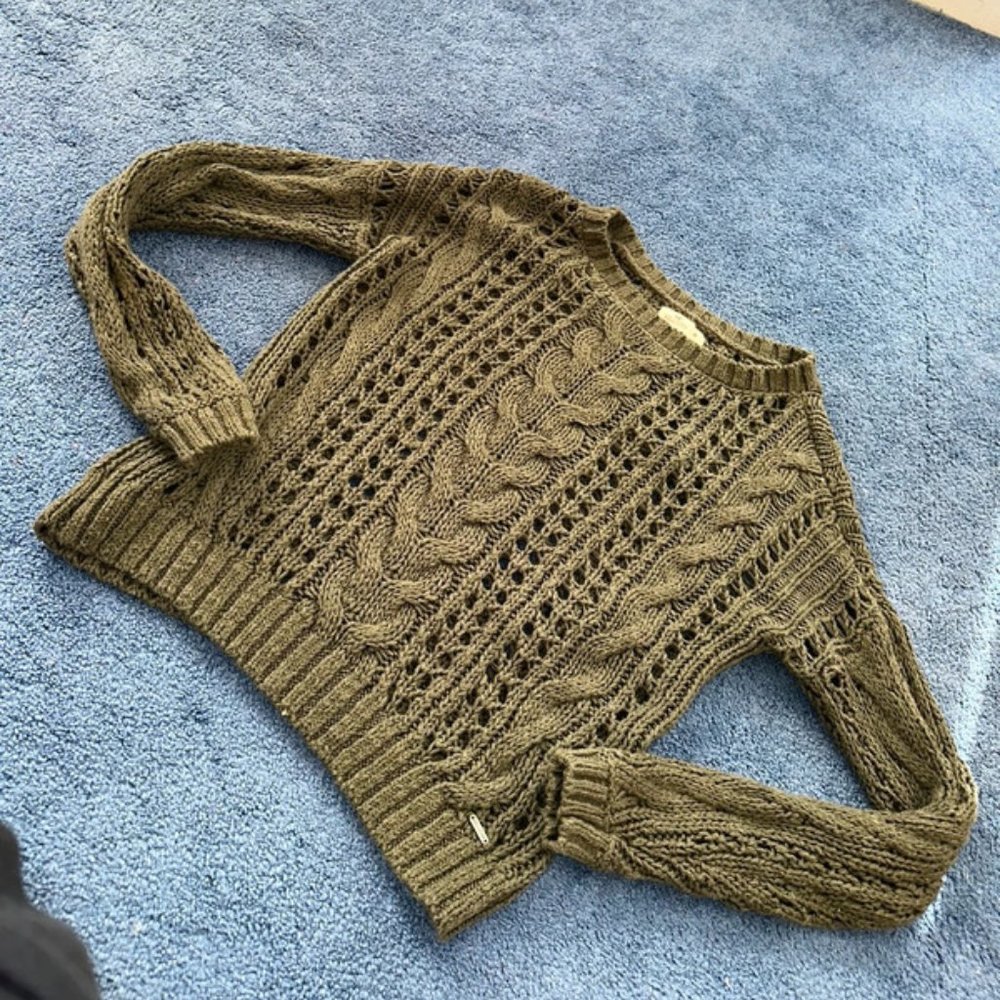Women’s Hollister sweater size medium